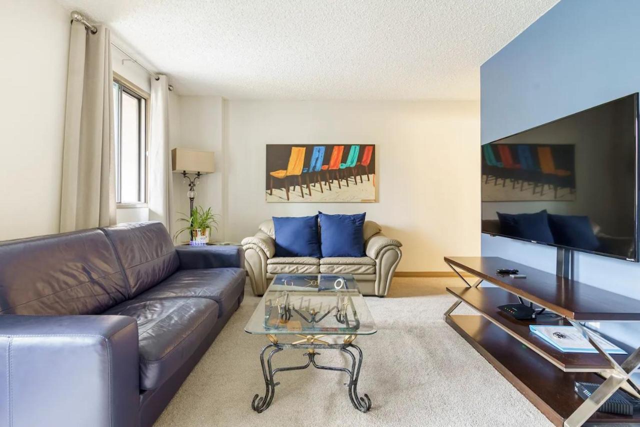 Entire Condo Downtown, Walk To Bmo & Stampede, Parking, 1,5 Hrs To Banff Calgary Zewnętrze zdjęcie