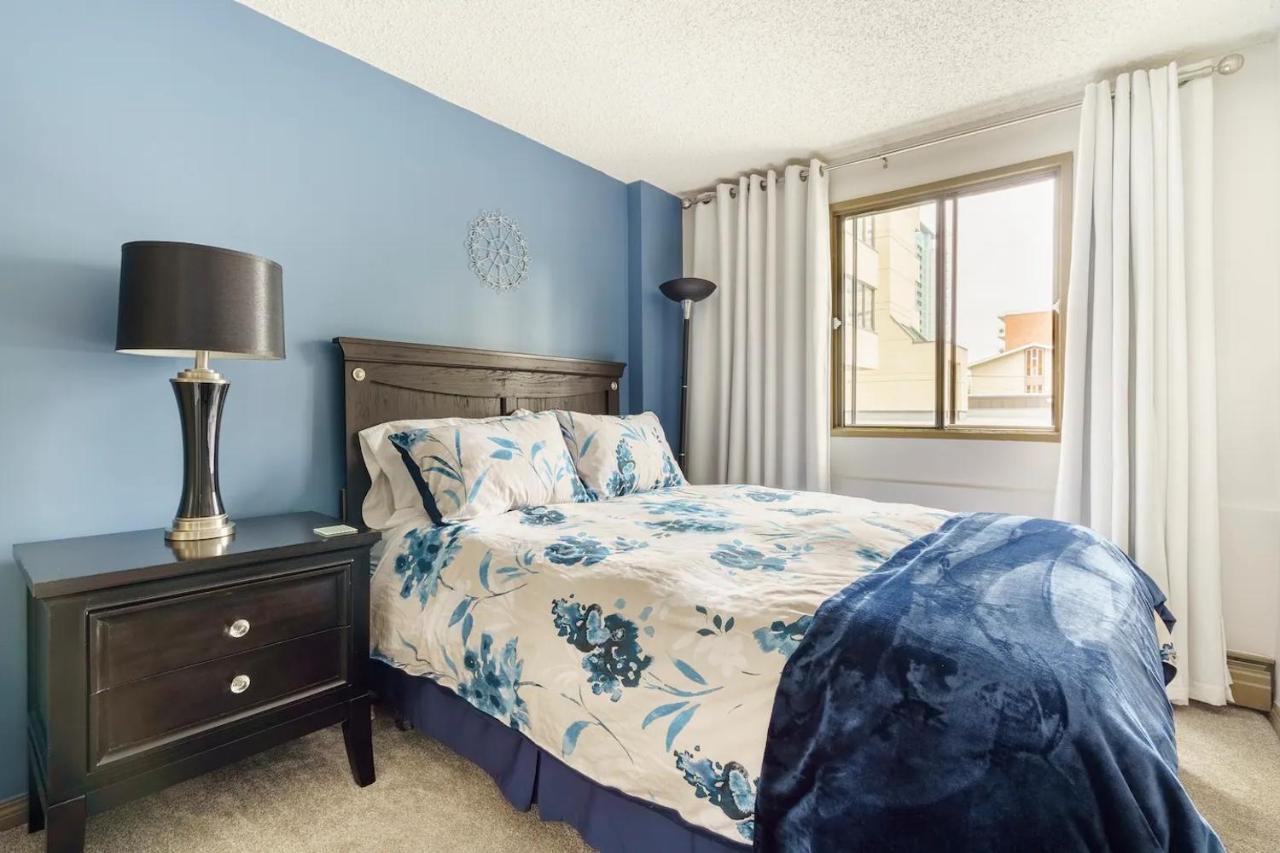 Entire Condo Downtown, Walk To Bmo & Stampede, Parking, 1,5 Hrs To Banff Calgary Zewnętrze zdjęcie